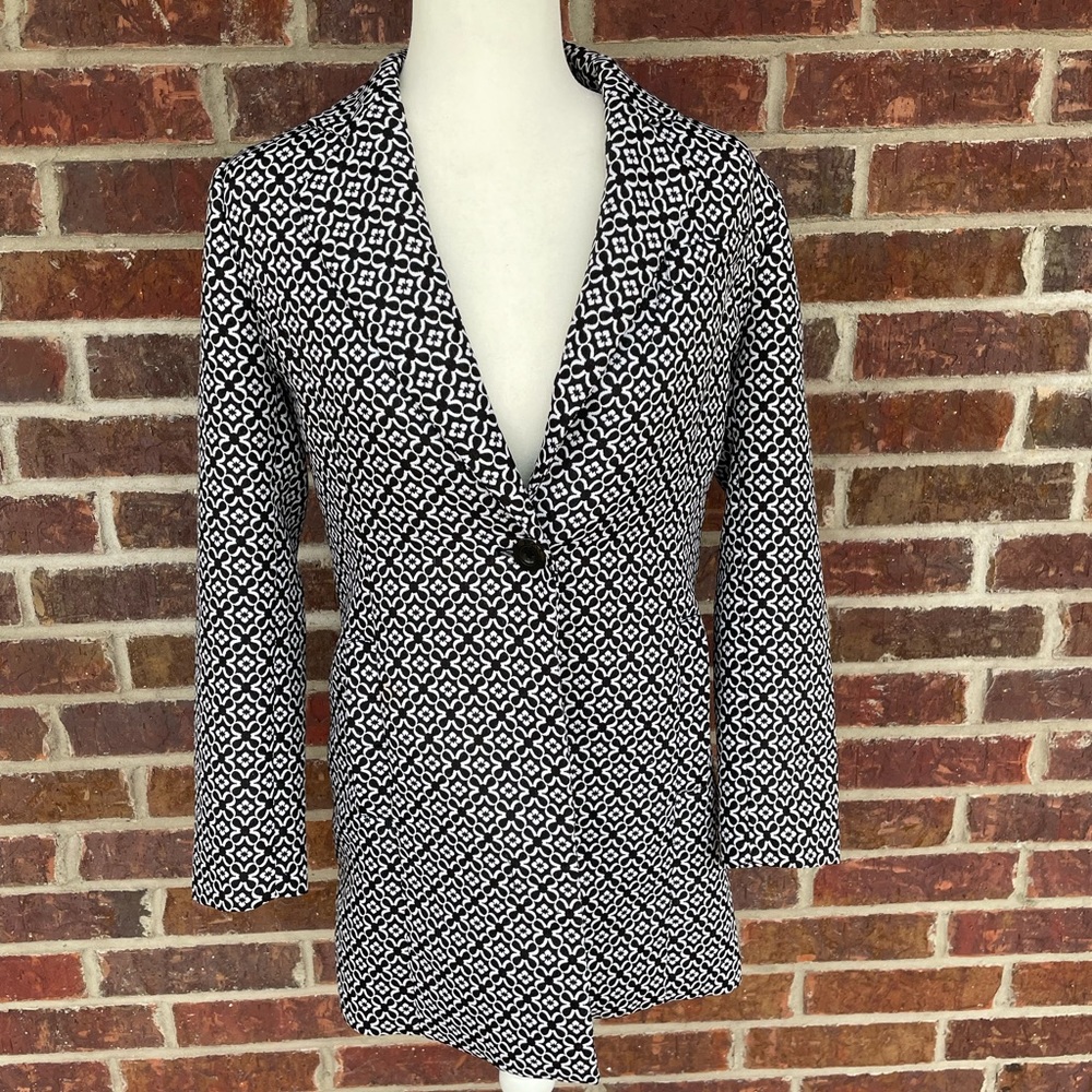 Ladies Peck And Peck Black And White Floral Longer Blazer Or Jacket Size Small